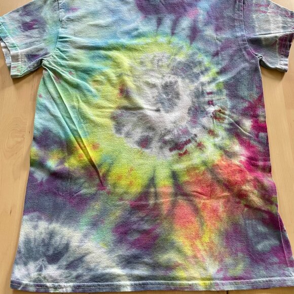 Gildan Unisex Adults Purple Blue Fuchsia Dyed T-Shirt size Small CUSTOM TIE-DYED - Picture 5 of 5